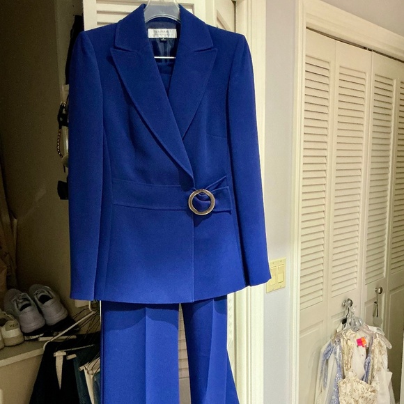 Tahari Two Piece Pantsuit - Picture 1 of 7